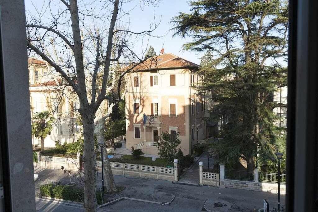 Ospitaci Appartamenti Viale Mezzetti 폴리뇨 외부 사진